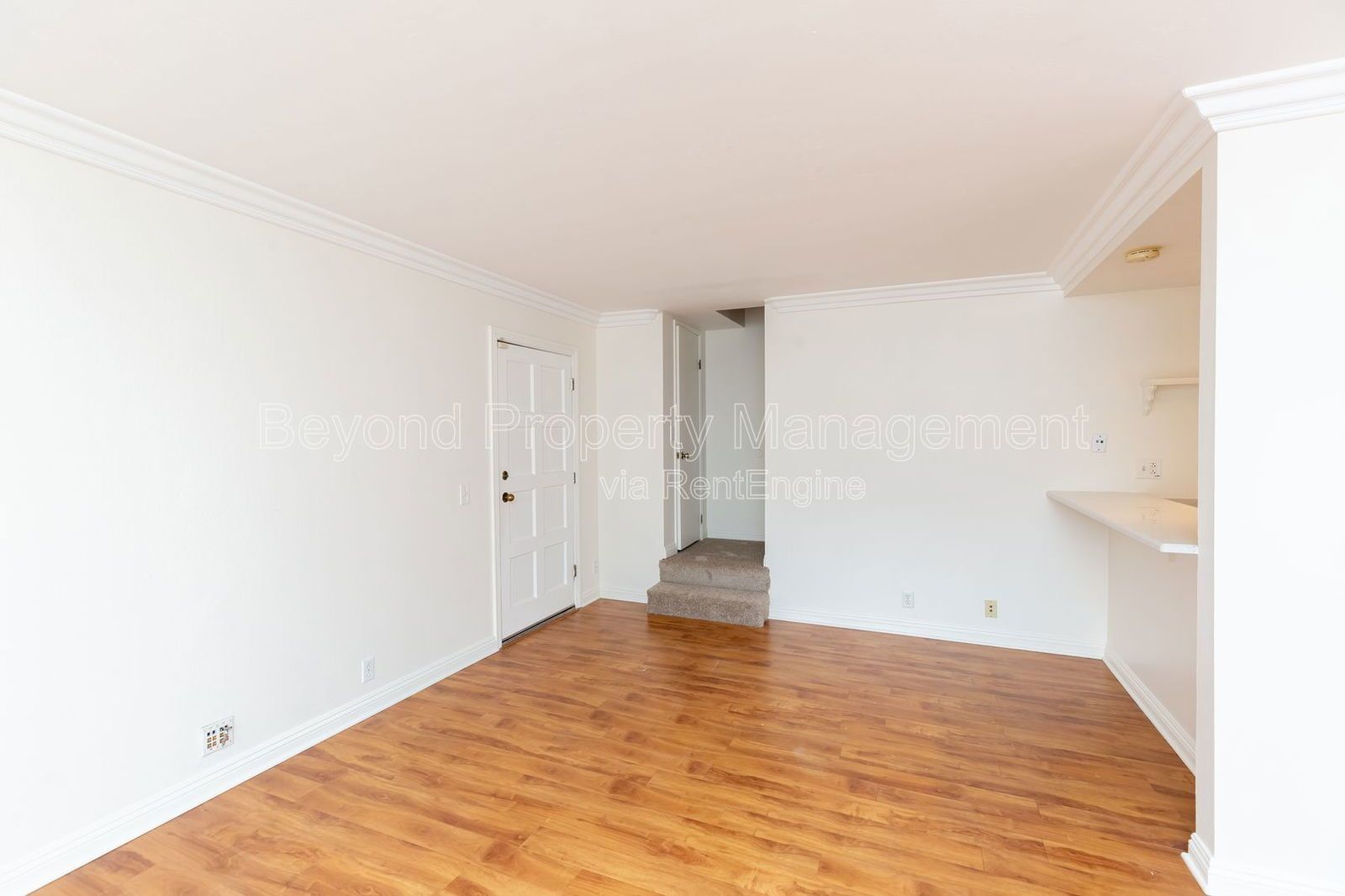 *** LOVELY LINDA VISTA ***HIDDEN GEM ***MUST SEE 2/2.5 TOWNHOME ,2 CAR GARAGE! NEW FLOORING! *** property image