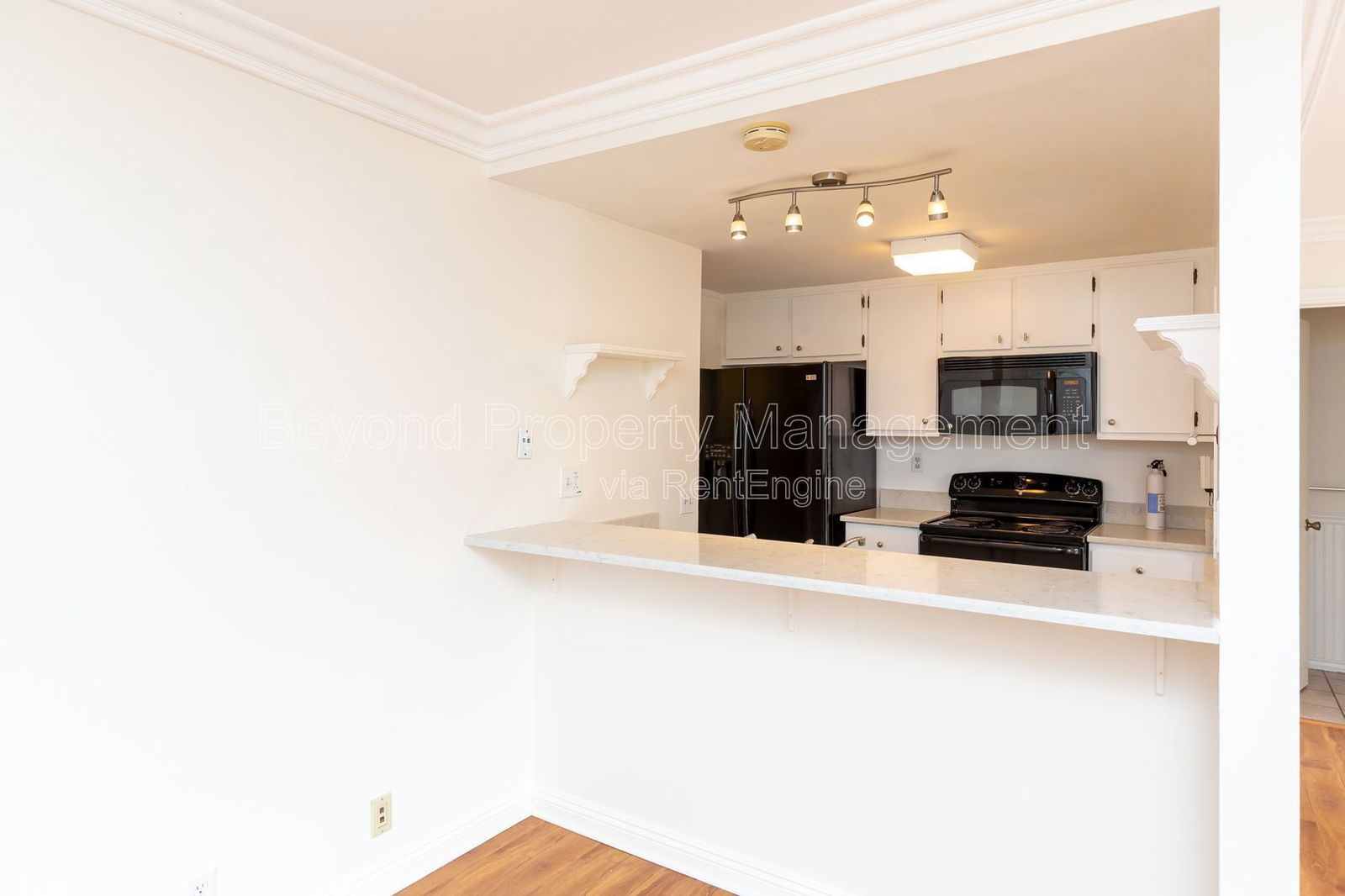 *** LOVELY LINDA VISTA ***HIDDEN GEM ***MUST SEE 2/2.5 TOWNHOME ,2 CAR GARAGE! NEW FLOORING! *** property image