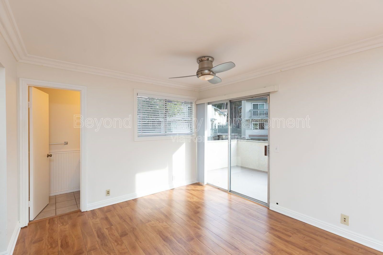 *** LOVELY LINDA VISTA ***HIDDEN GEM ***MUST SEE 2/2.5 TOWNHOME ,2 CAR GARAGE! NEW FLOORING! *** property image