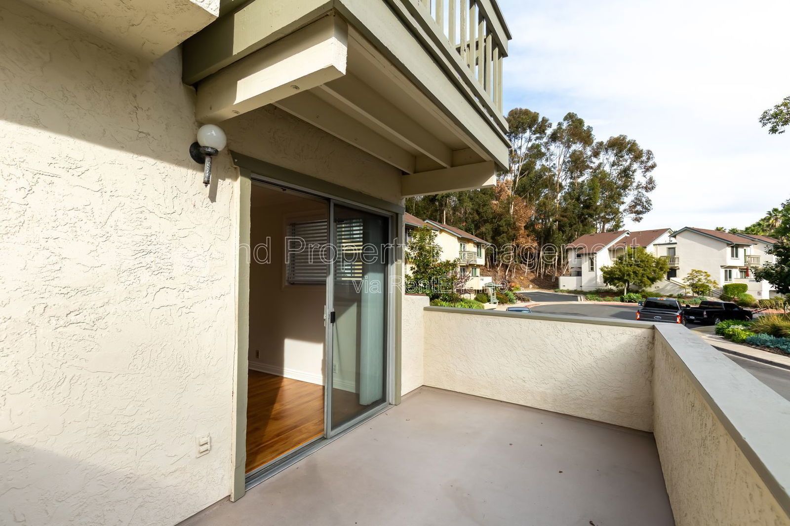 *** LOVELY LINDA VISTA ***HIDDEN GEM ***MUST SEE 2/2.5 TOWNHOME ,2 CAR GARAGE! NEW FLOORING! *** property image