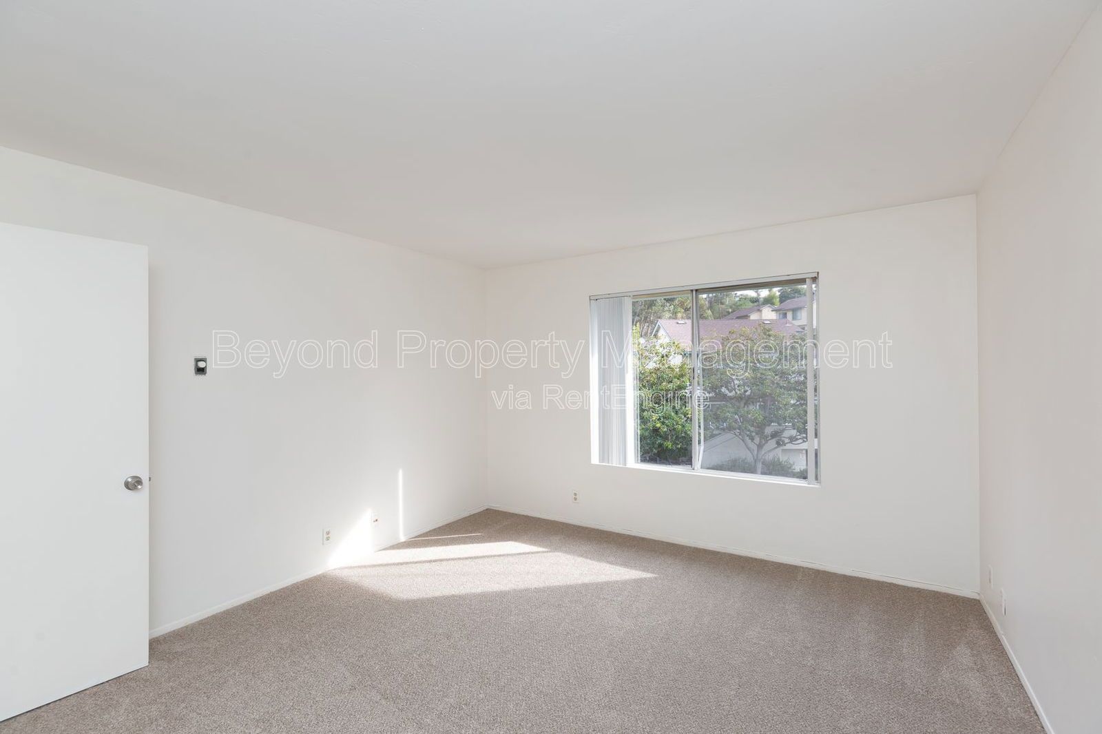 *** LOVELY LINDA VISTA ***HIDDEN GEM ***MUST SEE 2/2.5 TOWNHOME ,2 CAR GARAGE! NEW FLOORING! *** property image