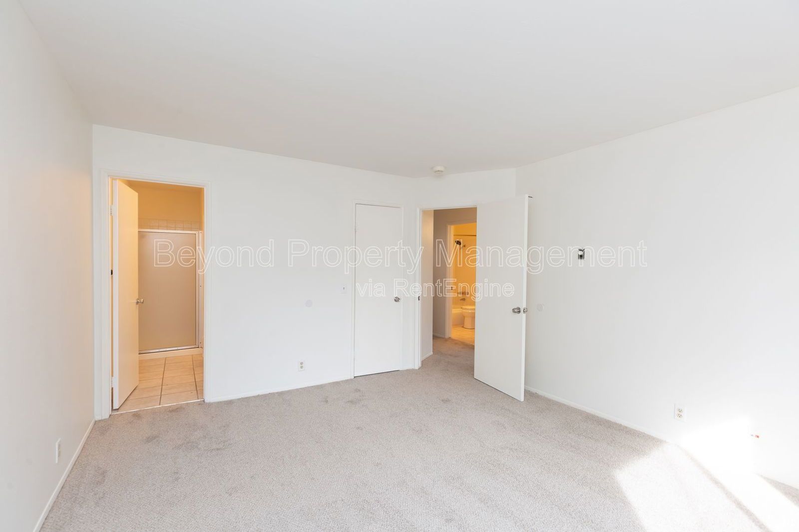 *** LOVELY LINDA VISTA ***HIDDEN GEM ***MUST SEE 2/2.5 TOWNHOME ,2 CAR GARAGE! NEW FLOORING! *** property image