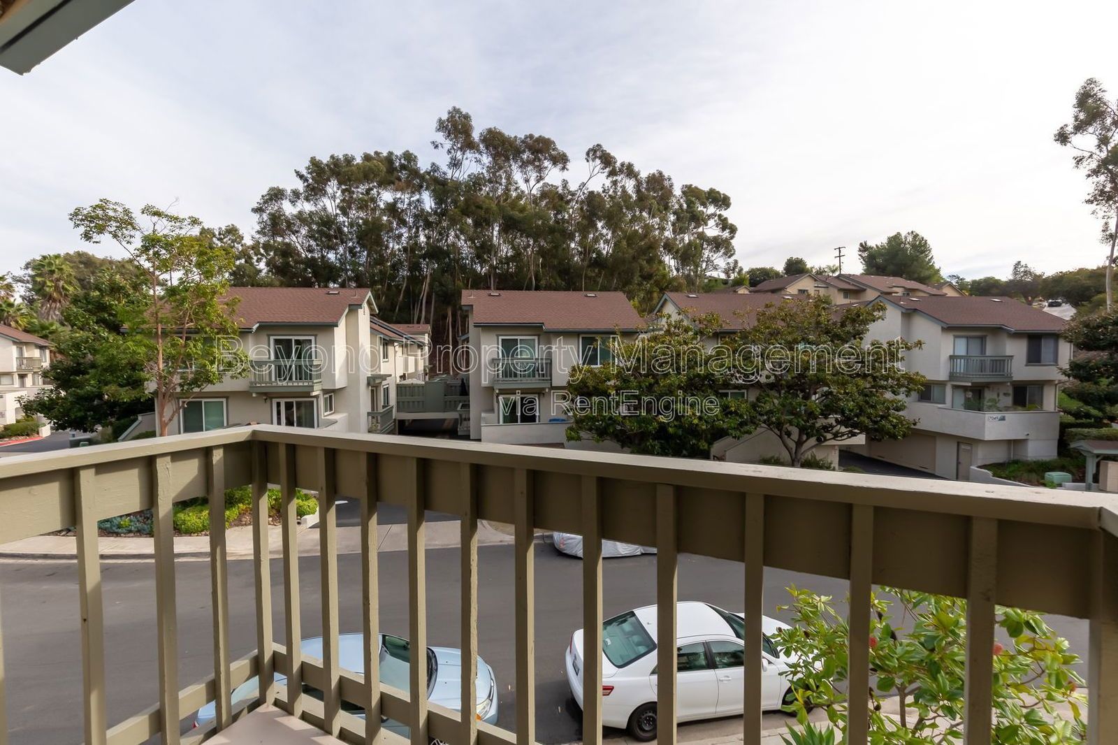 *** LOVELY LINDA VISTA ***HIDDEN GEM ***MUST SEE 2/2.5 TOWNHOME ,2 CAR GARAGE! NEW FLOORING! *** property image