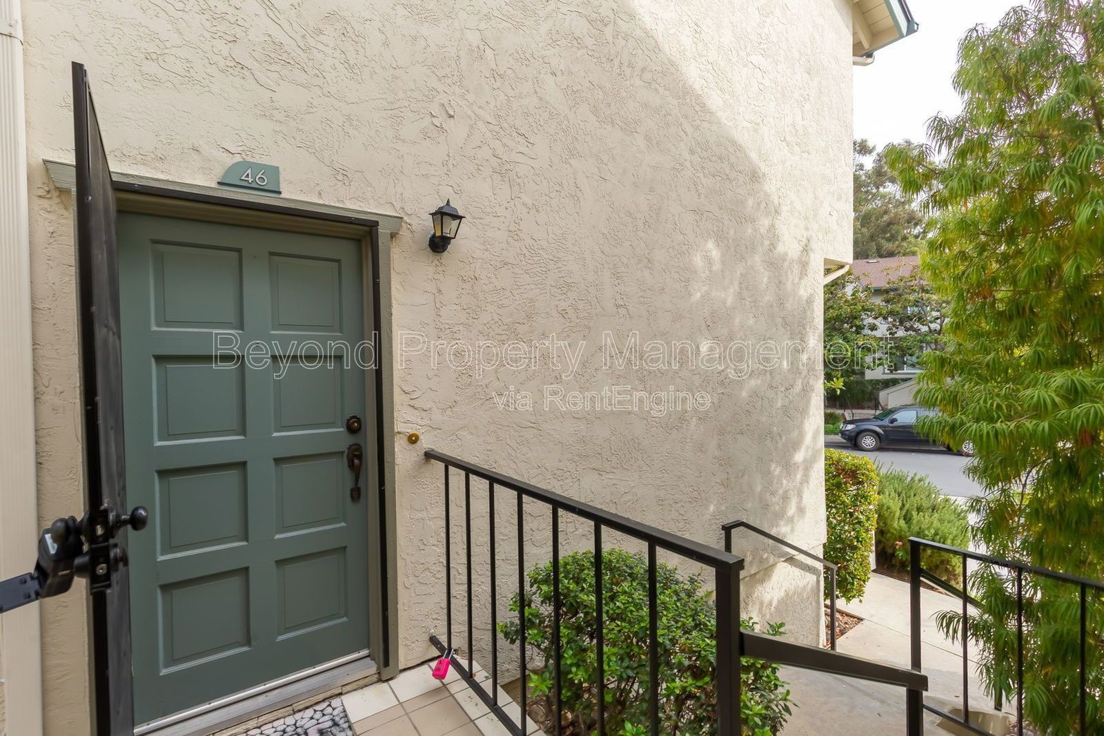 *** LOVELY LINDA VISTA ***HIDDEN GEM ***MUST SEE 2/2.5 TOWNHOME ,2 CAR GARAGE! NEW FLOORING! *** property image