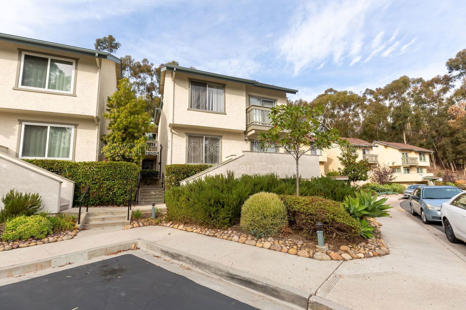 *** LOVELY LINDA VISTA ***HIDDEN GEM ***MUST SEE 2/2.5 TOWNHOME ,2 CAR GARAGE! NEW FLOORING! *** property image