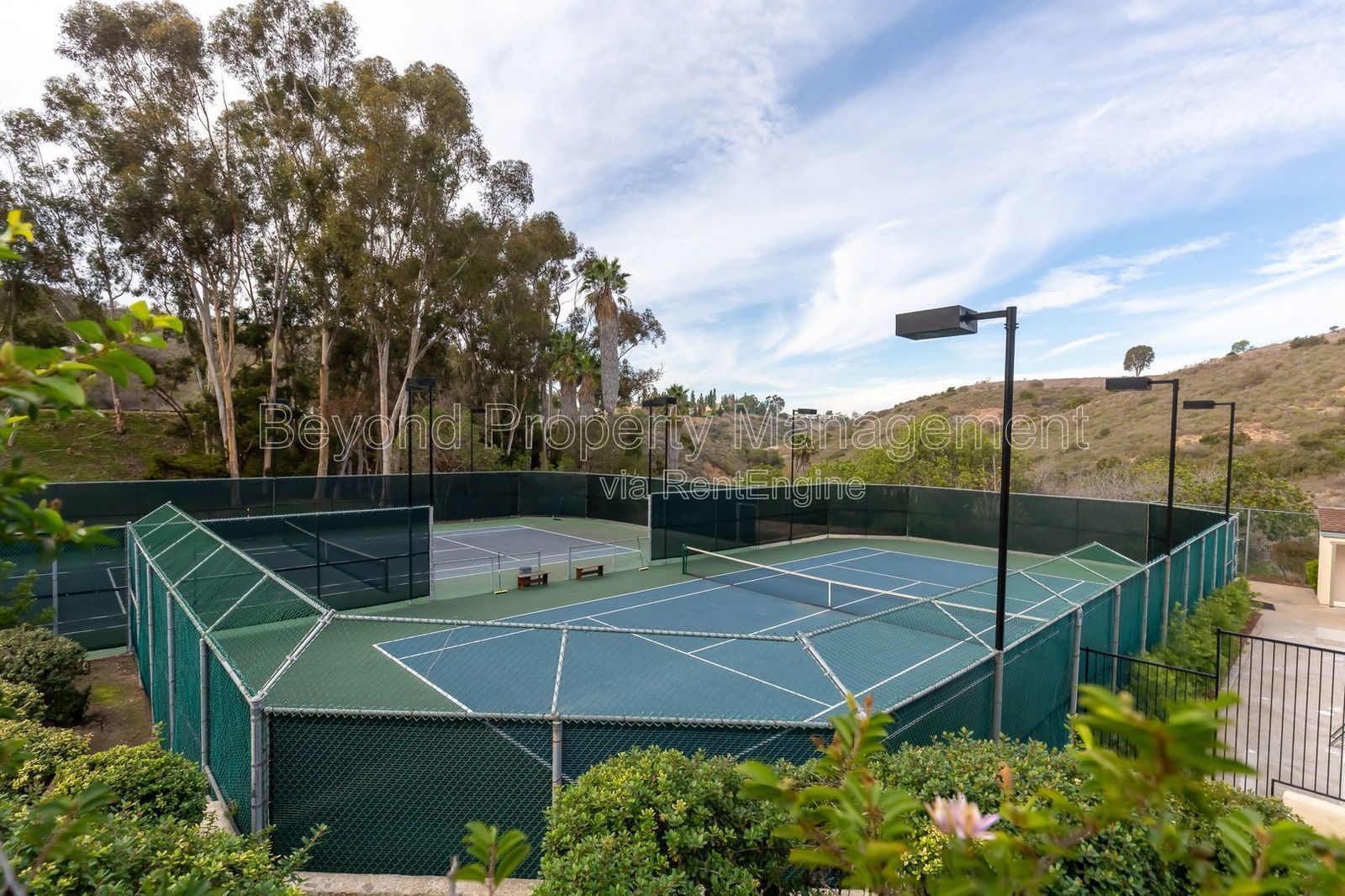 *** LOVELY LINDA VISTA ***HIDDEN GEM ***MUST SEE 2/2.5 TOWNHOME ,2 CAR GARAGE! NEW FLOORING! *** property image