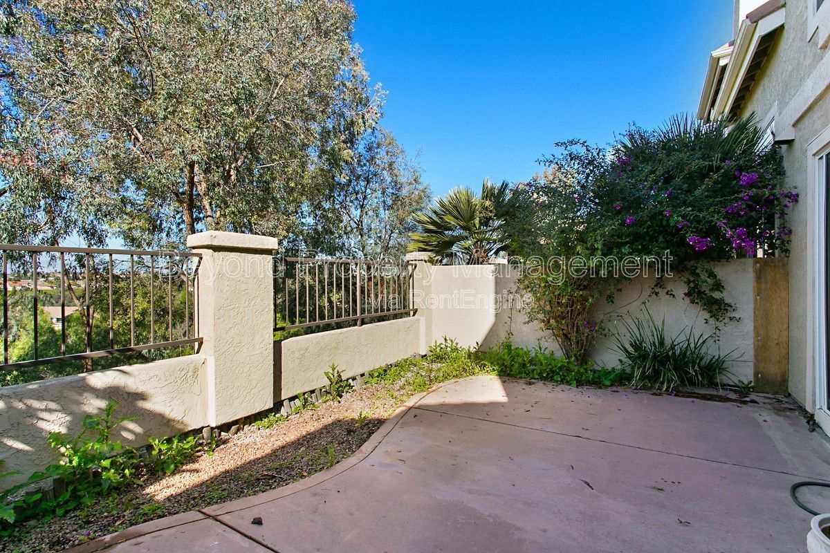 TOWNHOME ***LIGHT & BRIGHT ***UPGRADED HOME W/ FIRE PLACE***  PET FRIENDLY!!! ATTACHED GARAGE property image