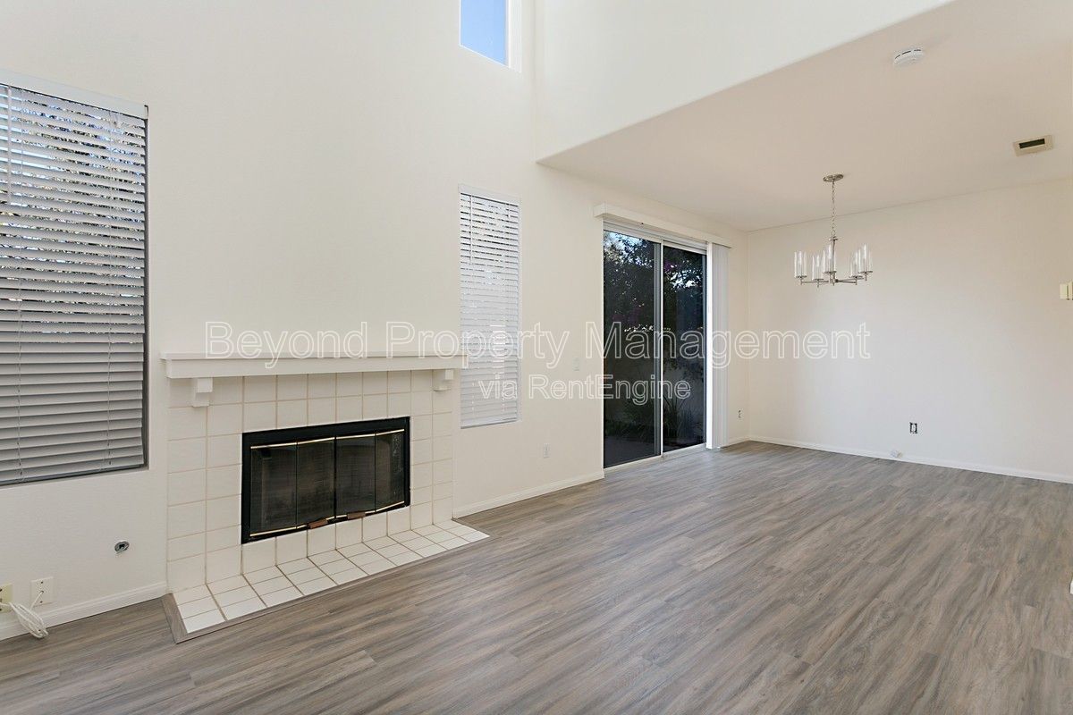 TOWNHOME ***LIGHT & BRIGHT ***UPGRADED HOME W/ FIRE PLACE***  PET FRIENDLY!!! ATTACHED GARAGE property image