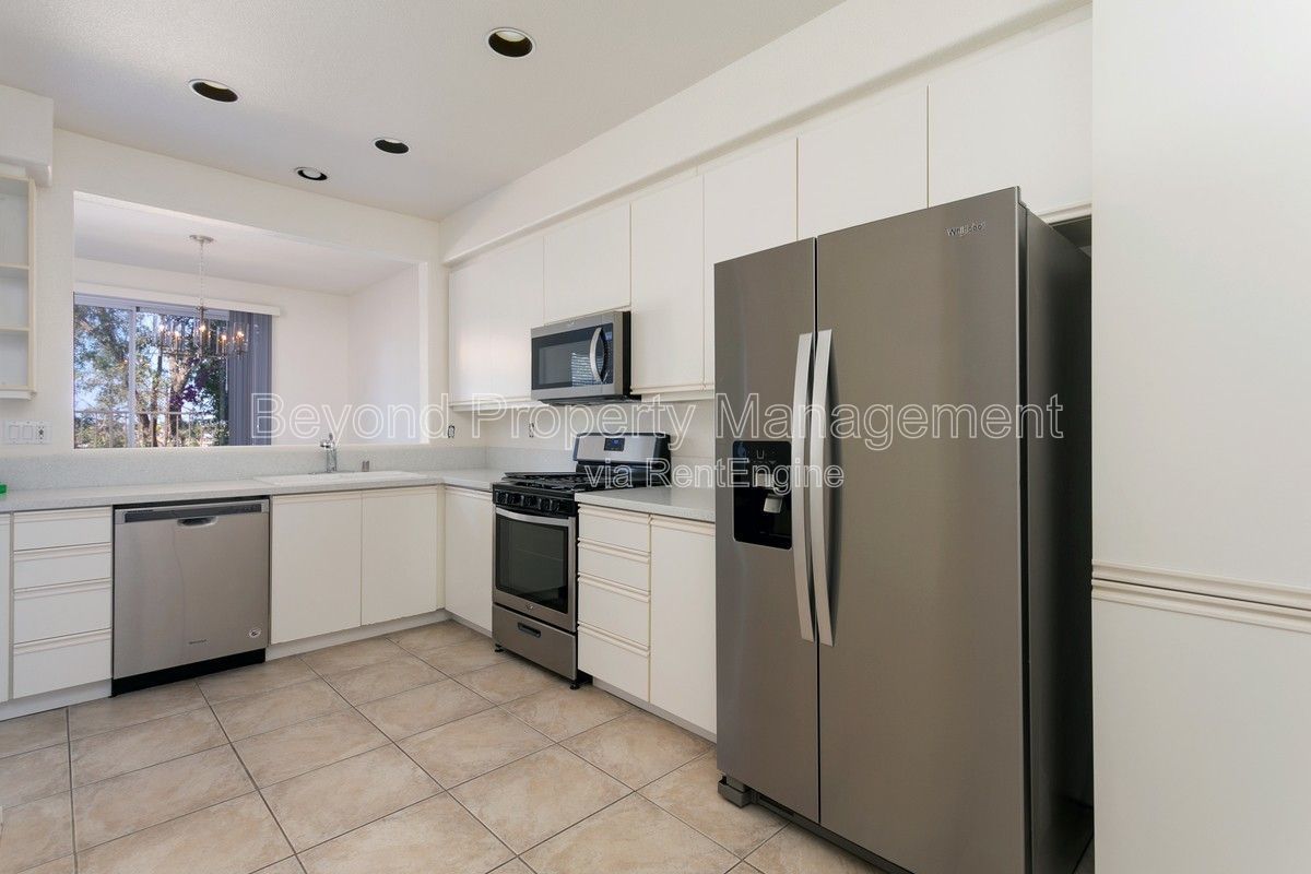 TOWNHOME ***LIGHT & BRIGHT ***UPGRADED HOME W/ FIRE PLACE***  PET FRIENDLY!!! ATTACHED GARAGE property image