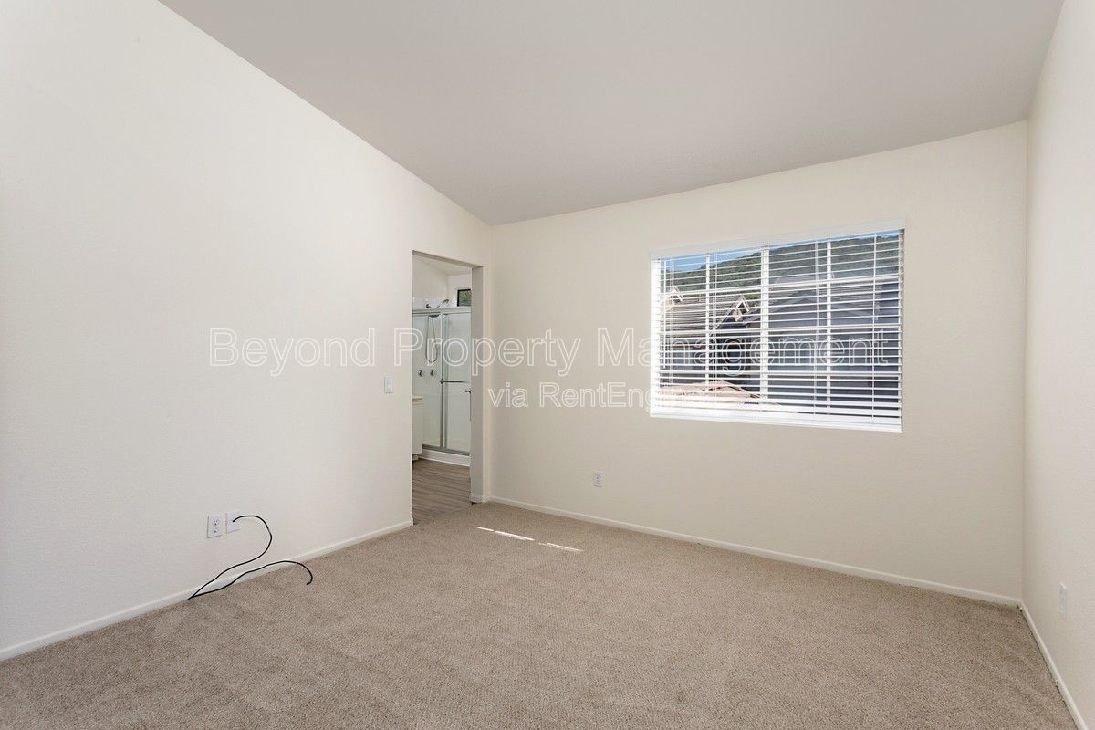 TOWNHOME ***LIGHT & BRIGHT ***UPGRADED HOME W/ FIRE PLACE***  PET FRIENDLY!!! ATTACHED GARAGE property image