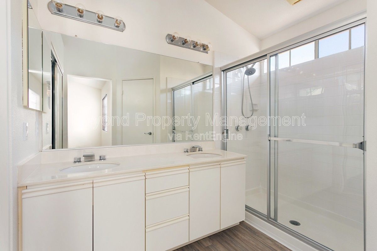 TOWNHOME ***LIGHT & BRIGHT ***UPGRADED HOME W/ FIRE PLACE***  PET FRIENDLY!!! ATTACHED GARAGE property image