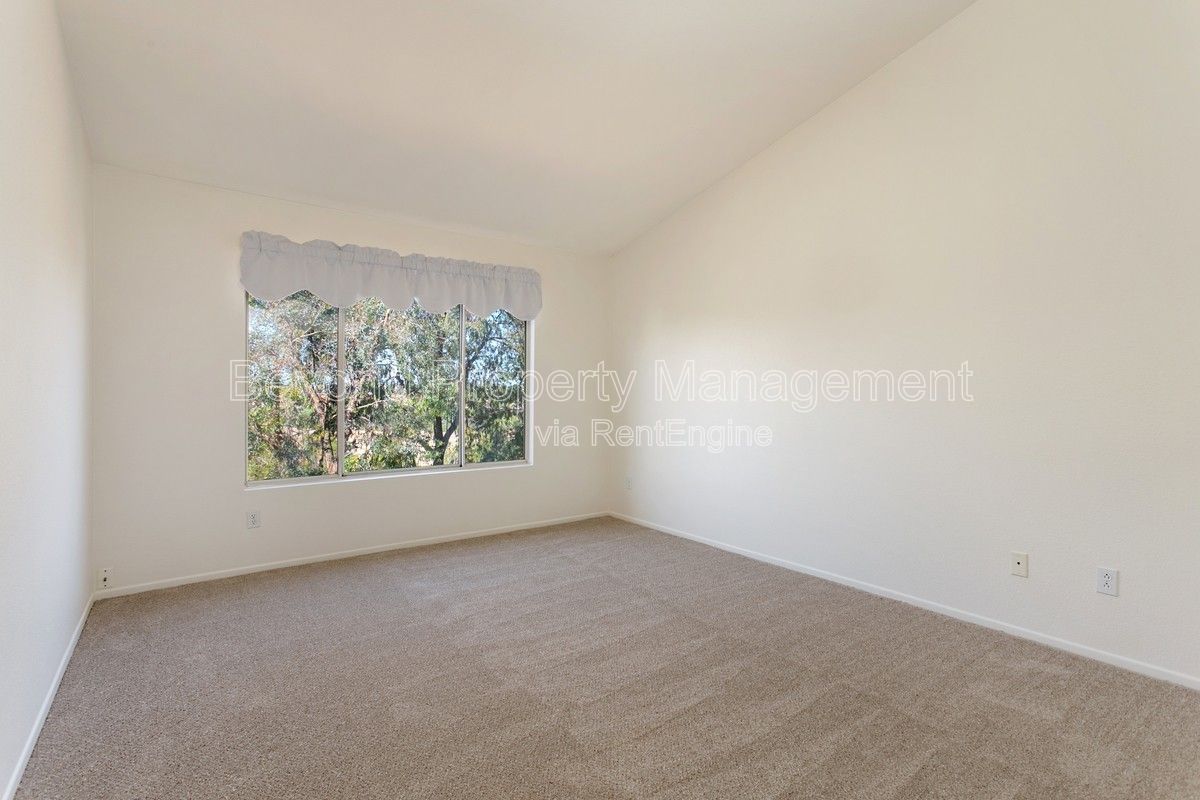 TOWNHOME ***LIGHT & BRIGHT ***UPGRADED HOME W/ FIRE PLACE***  PET FRIENDLY!!! ATTACHED GARAGE property image