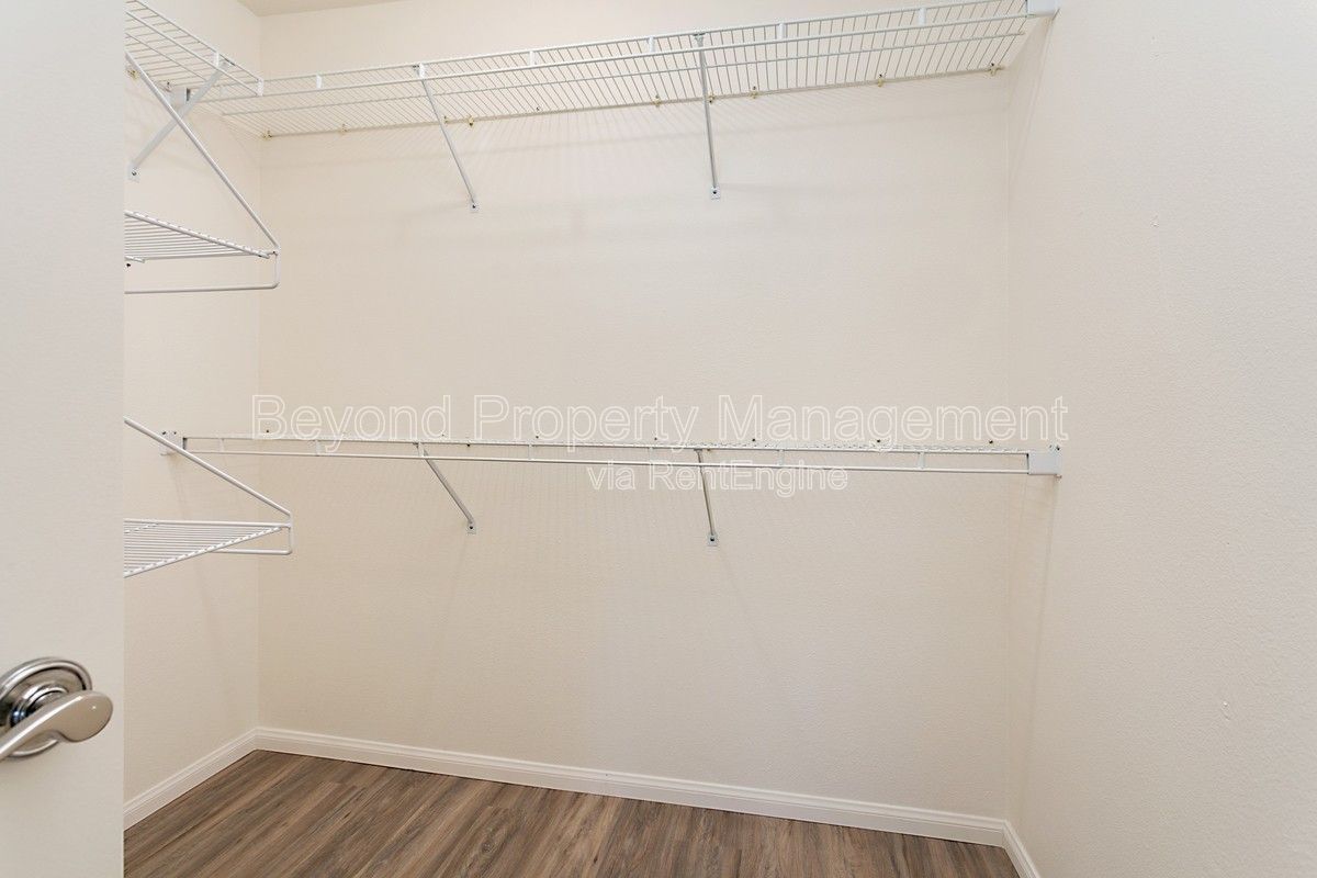 TOWNHOME ***LIGHT & BRIGHT ***UPGRADED HOME W/ FIRE PLACE***  PET FRIENDLY!!! ATTACHED GARAGE property image