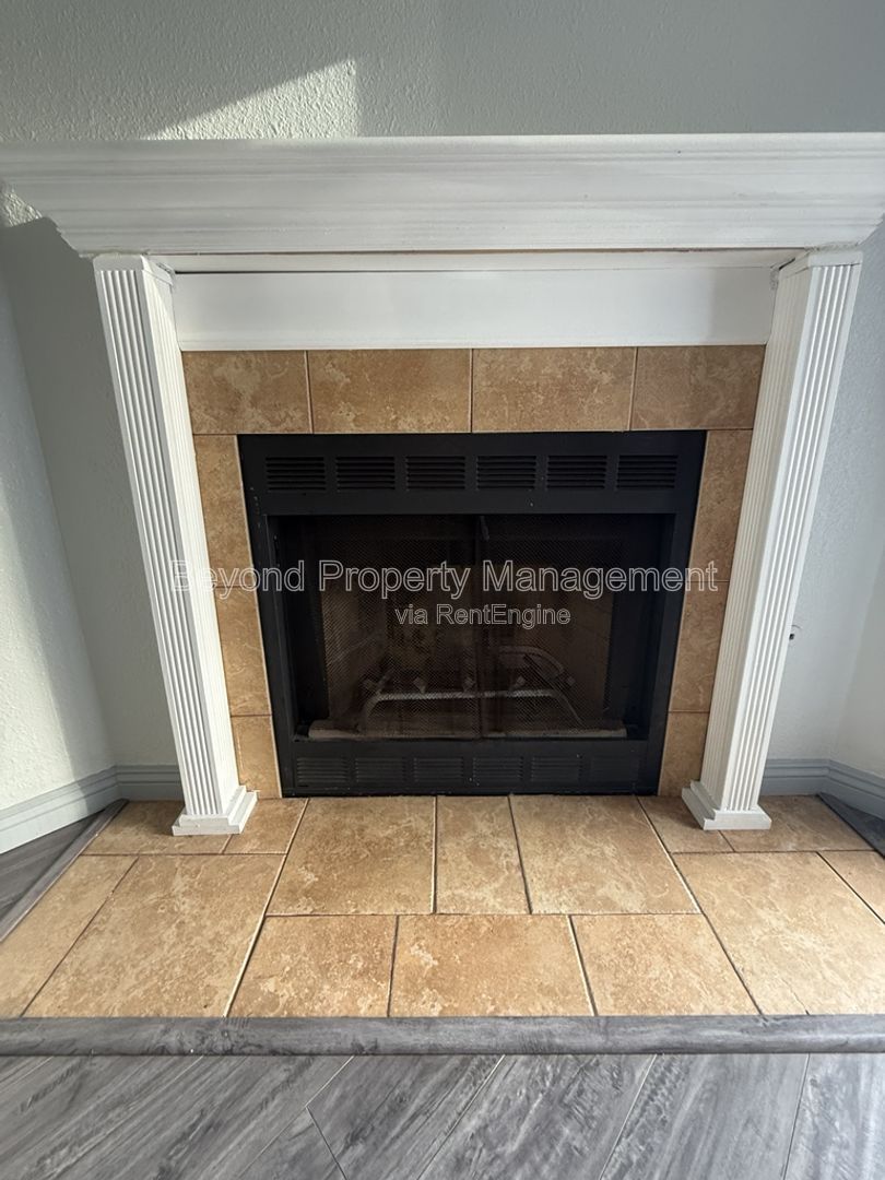 SPRING VALLEY HIDDEN GEM ***TOWNHOME***3 BED/2.5 BATH 2 CAR ATTACHED GARAGE***PET FRIENDLY property image