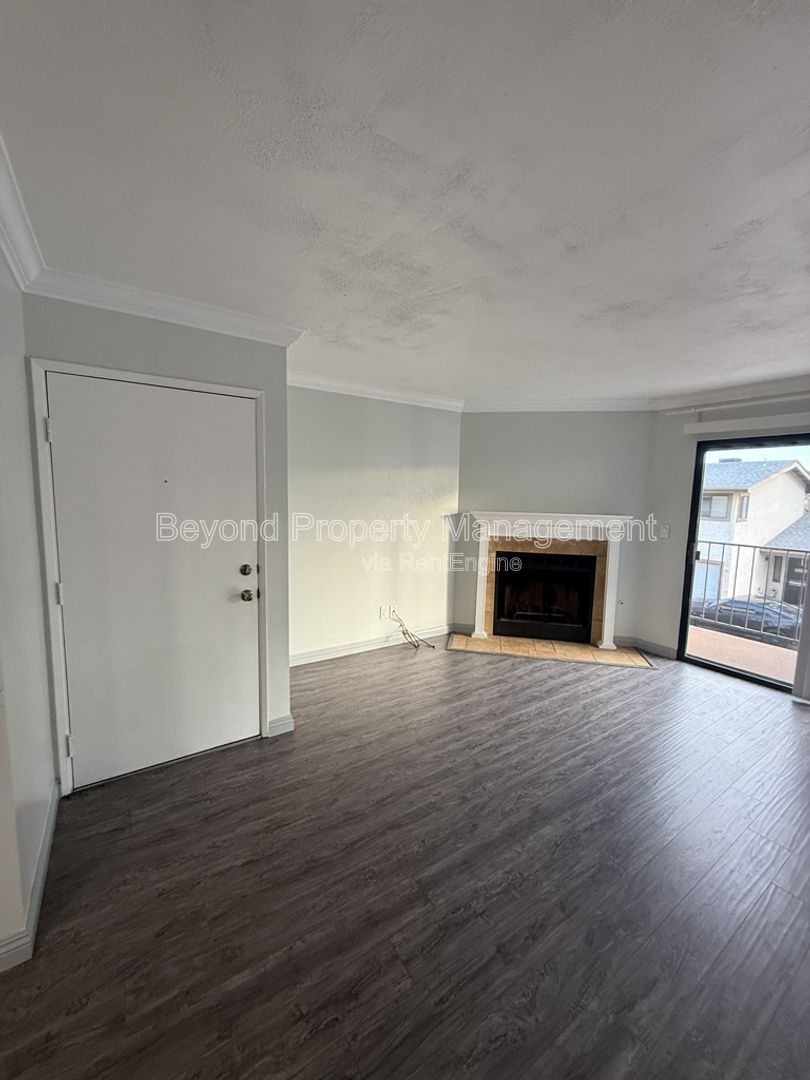 SPRING VALLEY HIDDEN GEM ***TOWNHOME***3 BED/2.5 BATH 2 CAR ATTACHED GARAGE***PET FRIENDLY property image