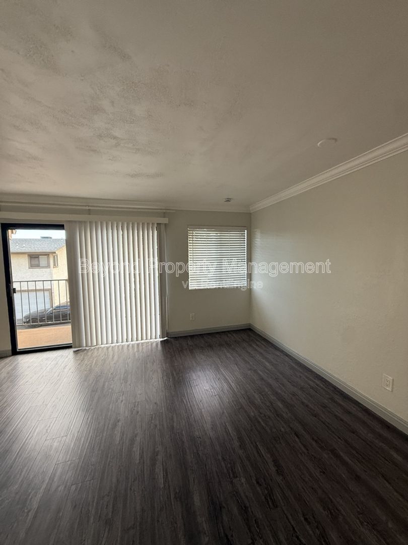 SPRING VALLEY HIDDEN GEM ***TOWNHOME***3 BED/2.5 BATH 2 CAR ATTACHED GARAGE***PET FRIENDLY property image