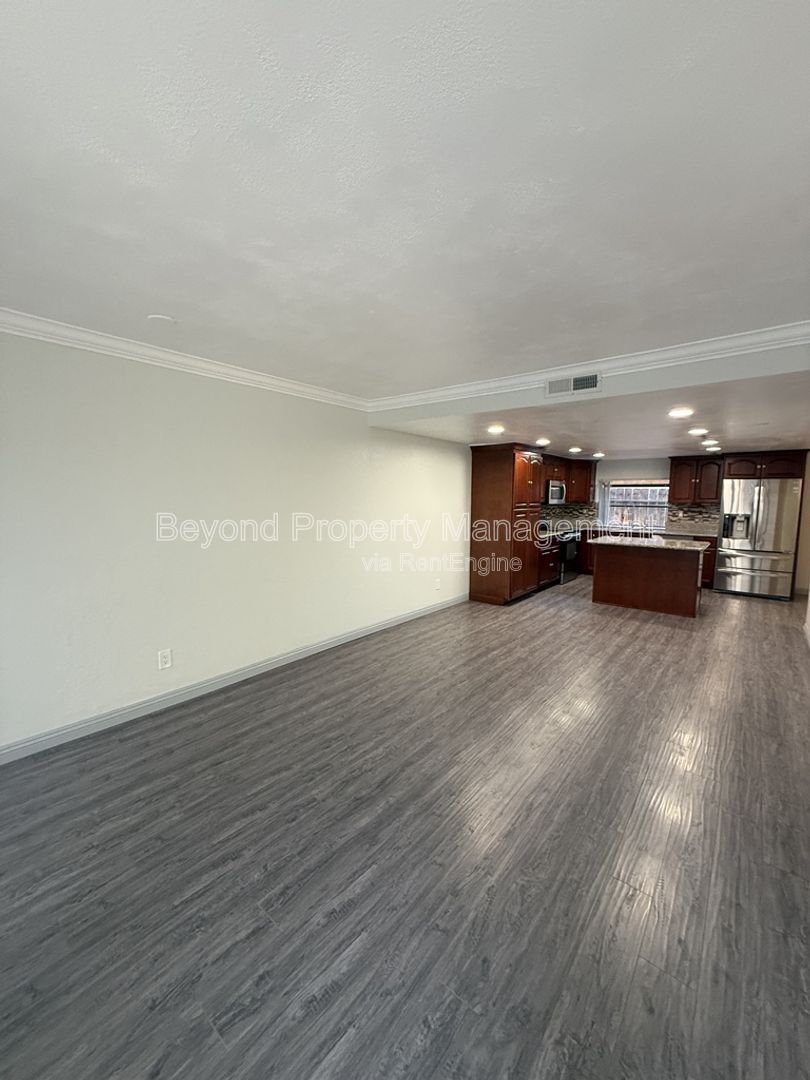 SPRING VALLEY HIDDEN GEM ***TOWNHOME***3 BED/2.5 BATH 2 CAR ATTACHED GARAGE***PET FRIENDLY property image