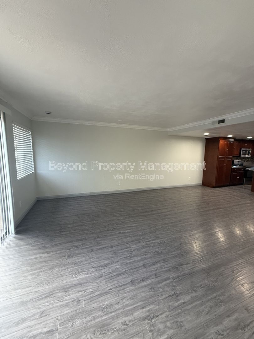 SPRING VALLEY HIDDEN GEM ***TOWNHOME***3 BED/2.5 BATH 2 CAR ATTACHED GARAGE***PET FRIENDLY property image