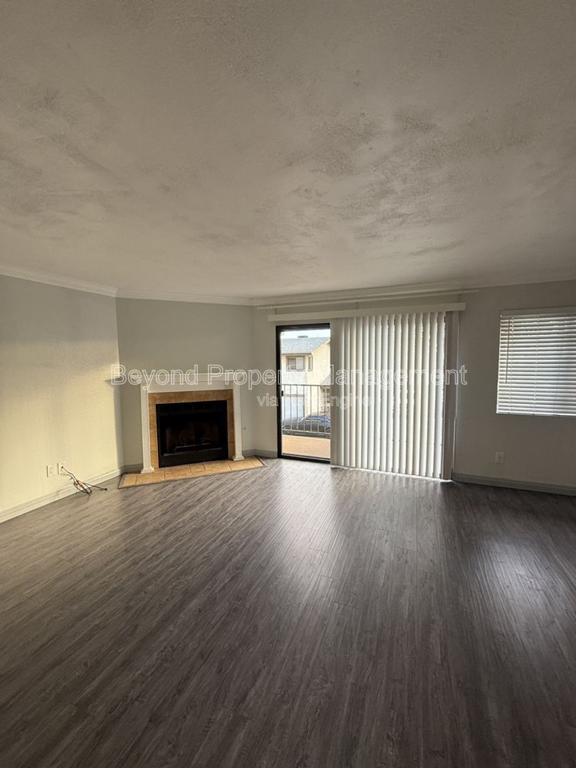 SPRING VALLEY HIDDEN GEM ***TOWNHOME***3 BED/2.5 BATH 2 CAR ATTACHED GARAGE***PET FRIENDLY property image