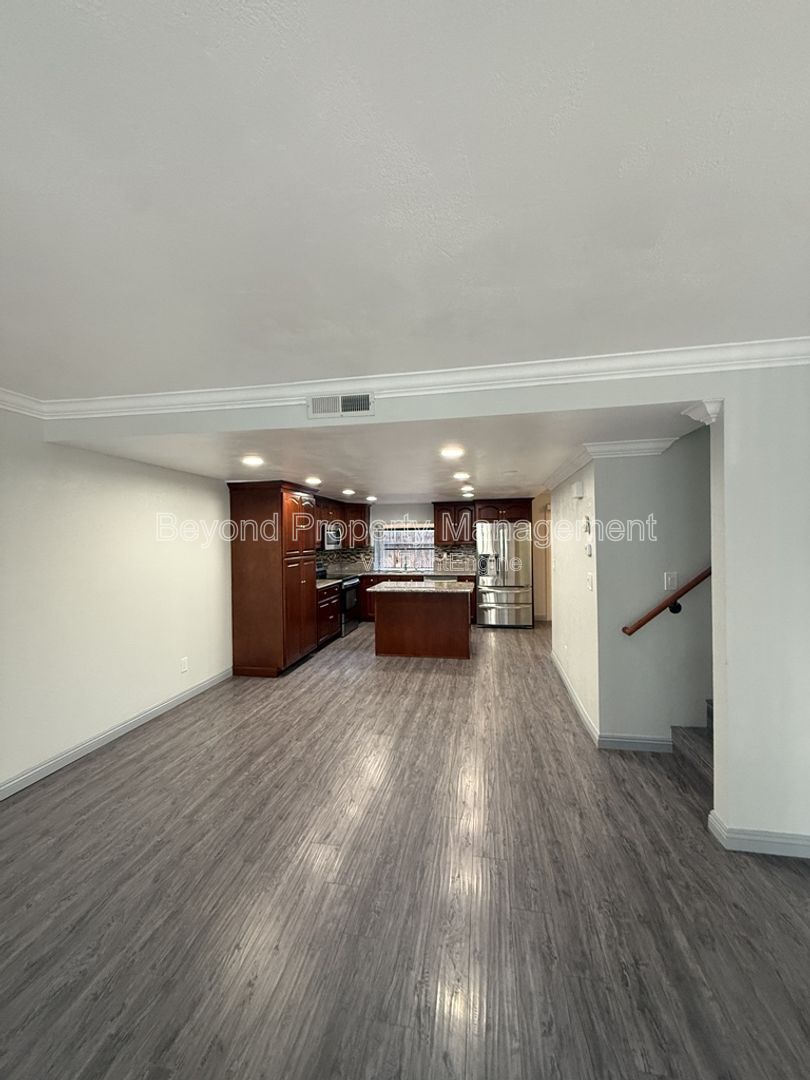 SPRING VALLEY HIDDEN GEM ***TOWNHOME***3 BED/2.5 BATH 2 CAR ATTACHED GARAGE***PET FRIENDLY property image