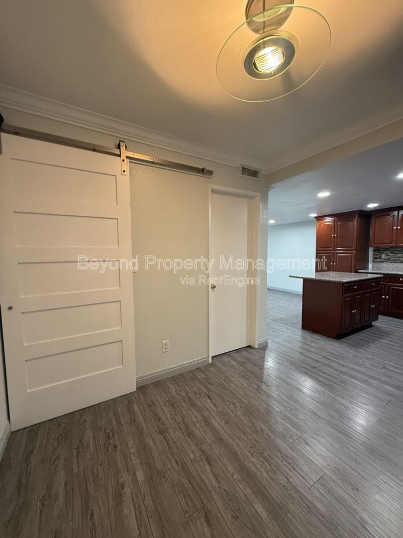 SPRING VALLEY HIDDEN GEM ***TOWNHOME***3 BED/2.5 BATH 2 CAR ATTACHED GARAGE***PET FRIENDLY property image