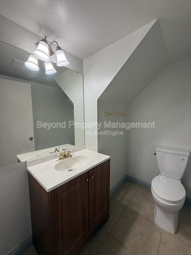 SPRING VALLEY HIDDEN GEM ***TOWNHOME***3 BED/2.5 BATH 2 CAR ATTACHED GARAGE***PET FRIENDLY property image