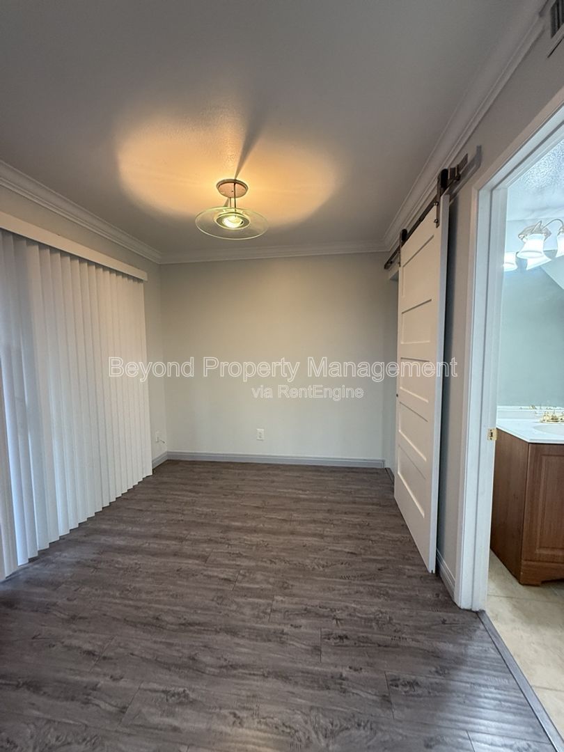 SPRING VALLEY HIDDEN GEM ***TOWNHOME***3 BED/2.5 BATH 2 CAR ATTACHED GARAGE***PET FRIENDLY property image