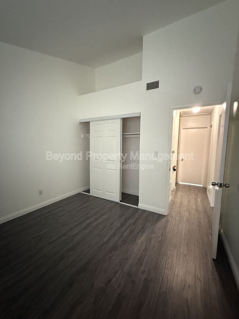 SPRING VALLEY HIDDEN GEM ***TOWNHOME***3 BED/2.5 BATH 2 CAR ATTACHED GARAGE***PET FRIENDLY property image