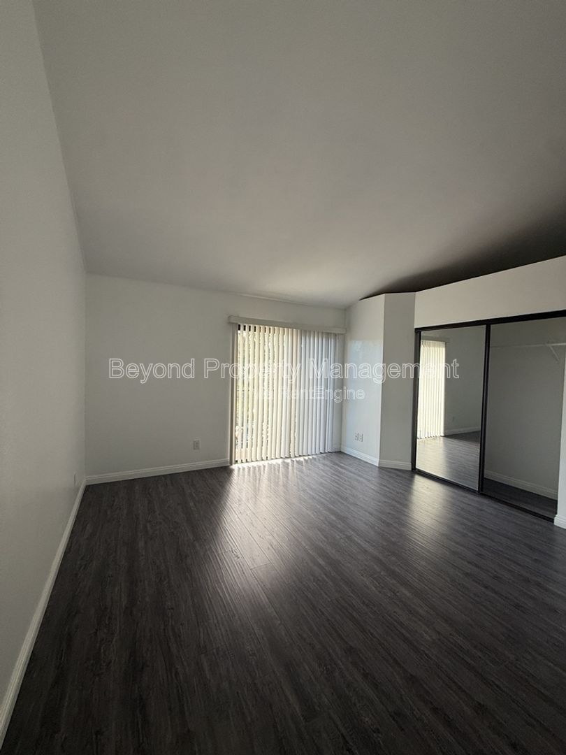 SPRING VALLEY HIDDEN GEM ***TOWNHOME***3 BED/2.5 BATH 2 CAR ATTACHED GARAGE***PET FRIENDLY property image