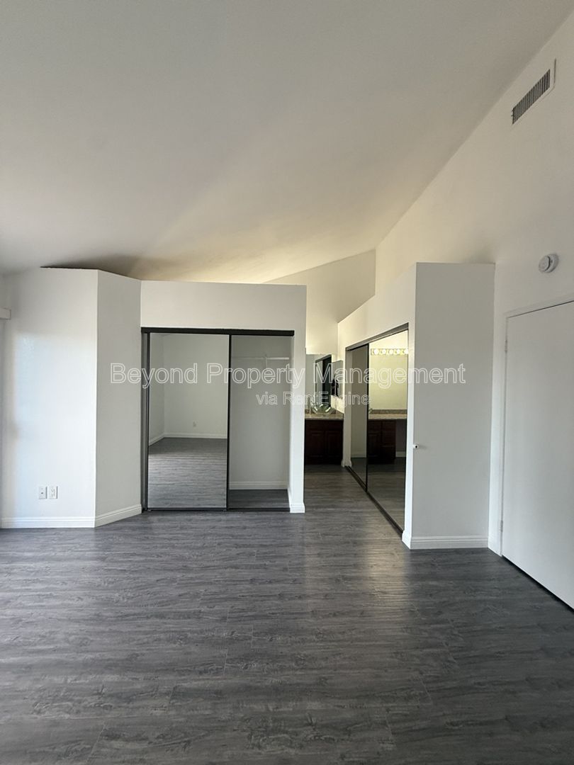 SPRING VALLEY HIDDEN GEM ***TOWNHOME***3 BED/2.5 BATH 2 CAR ATTACHED GARAGE***PET FRIENDLY property image