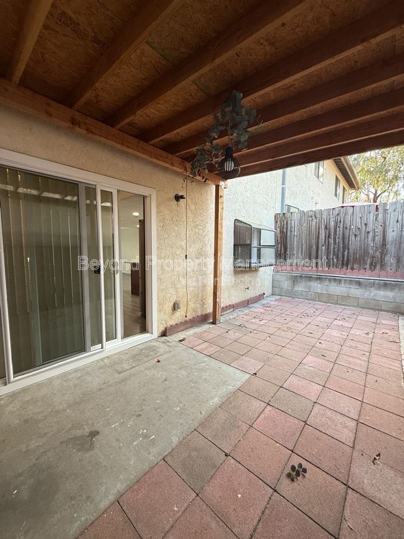 SPRING VALLEY HIDDEN GEM ***TOWNHOME***3 BED/2.5 BATH 2 CAR ATTACHED GARAGE***PET FRIENDLY property image