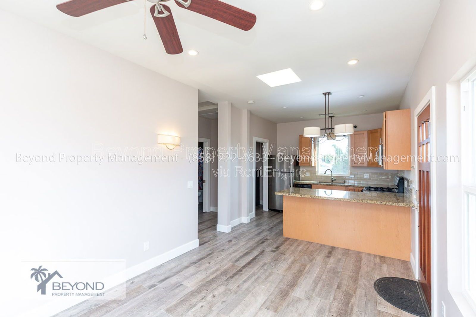 ****LOCATION !!! LOCATION !!!!  BEAUTIFUL 1 -BED ROOM COASTAL LIVING- PET FRIENDLY!!! property image