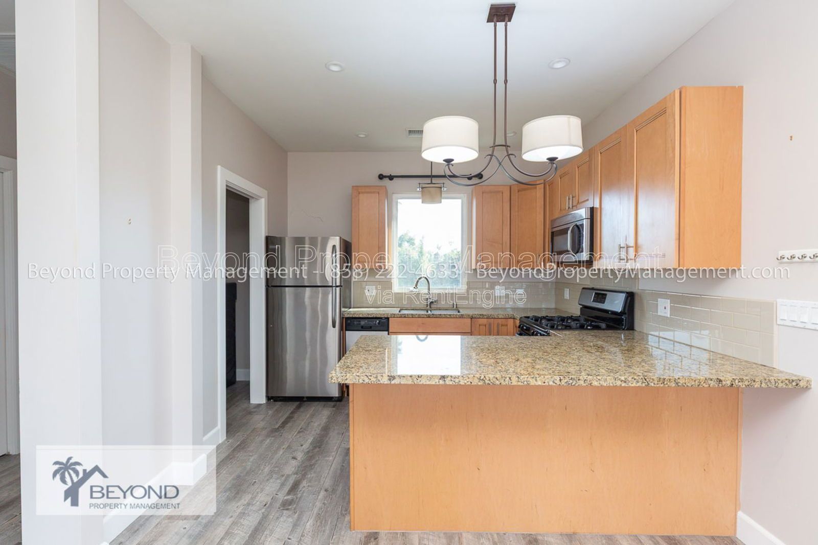 ****LOCATION !!! LOCATION !!!!  BEAUTIFUL 1 -BED ROOM COASTAL LIVING- PET FRIENDLY!!! property image