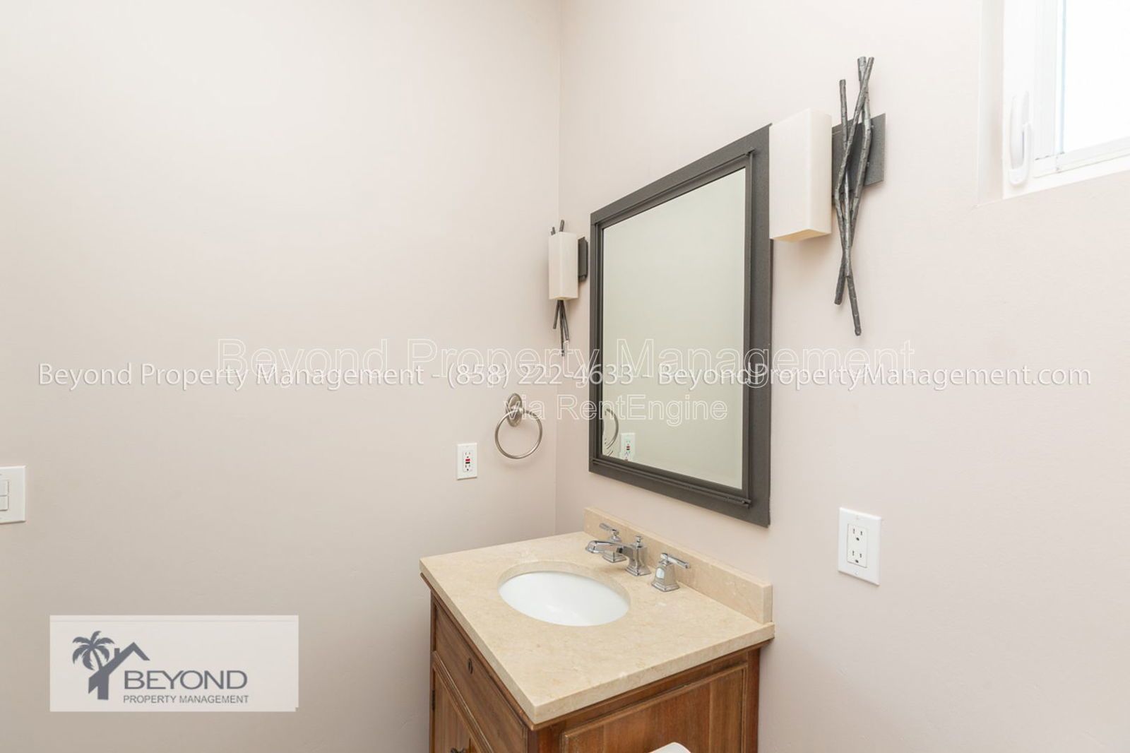 ****LOCATION !!! LOCATION !!!!  BEAUTIFUL 1 -BED ROOM COASTAL LIVING- PET FRIENDLY!!! property image