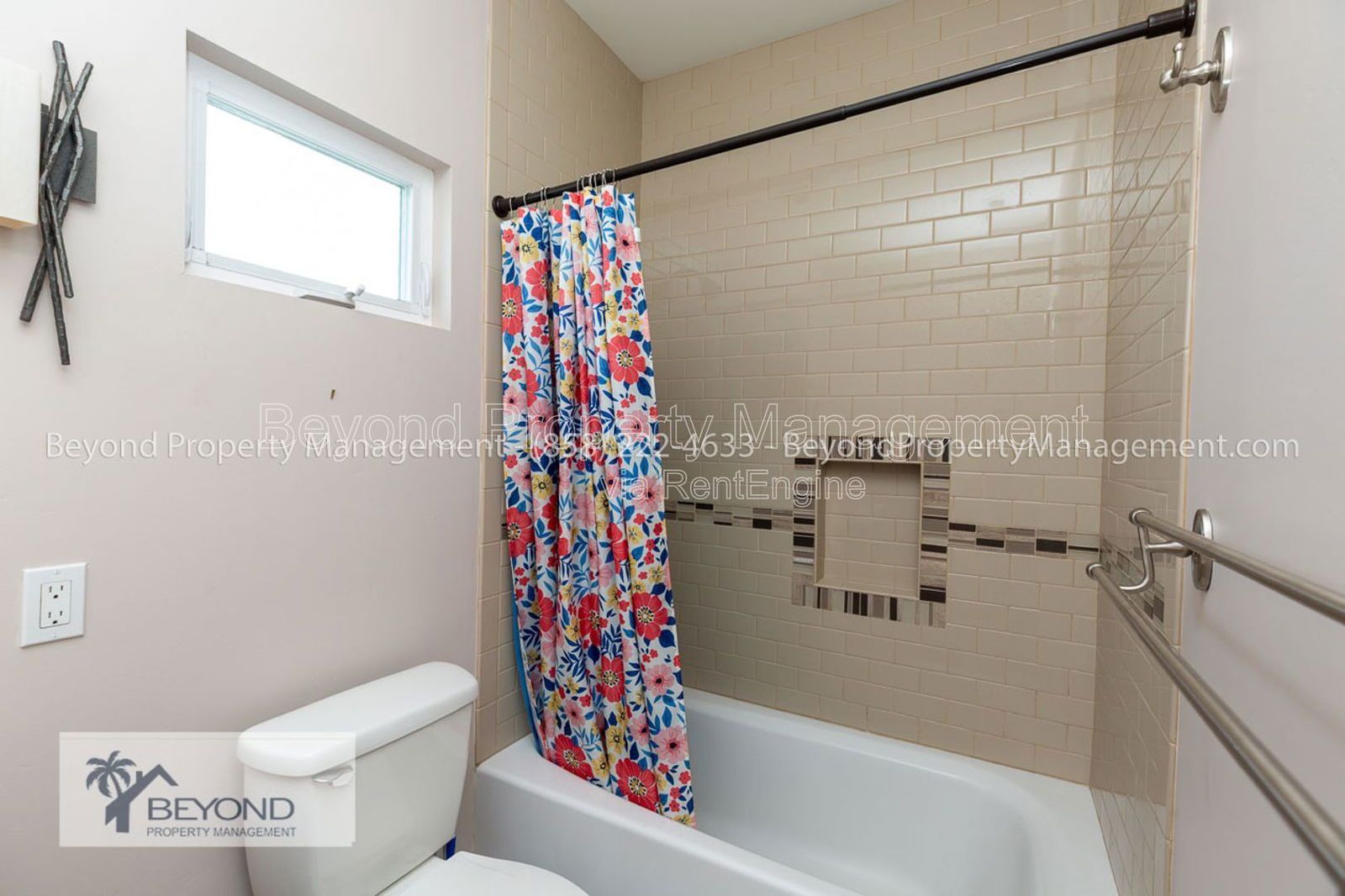 ****LOCATION !!! LOCATION !!!!  BEAUTIFUL 1 -BED ROOM COASTAL LIVING- PET FRIENDLY!!! property image
