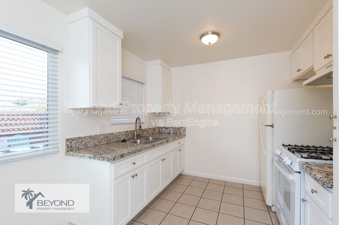 BIKE TO THE BEACH... LIGHT AND BRIGHT, FULLY UPGRADED CLOSE TO ALL - PETS OKAY!!! property image