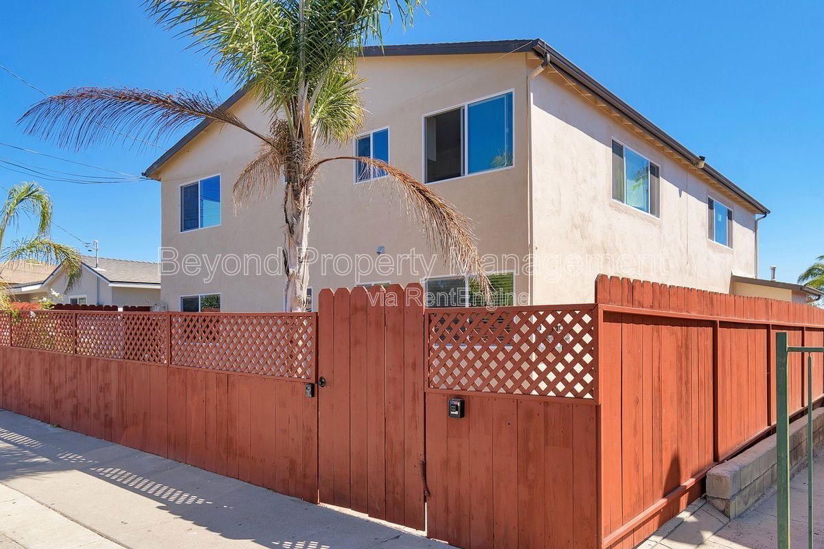 BIKE TO THE BEACH... LIGHT AND BRIGHT, FULLY UPGRADED CLOSE TO ALL - PETS OKAY!!! property image