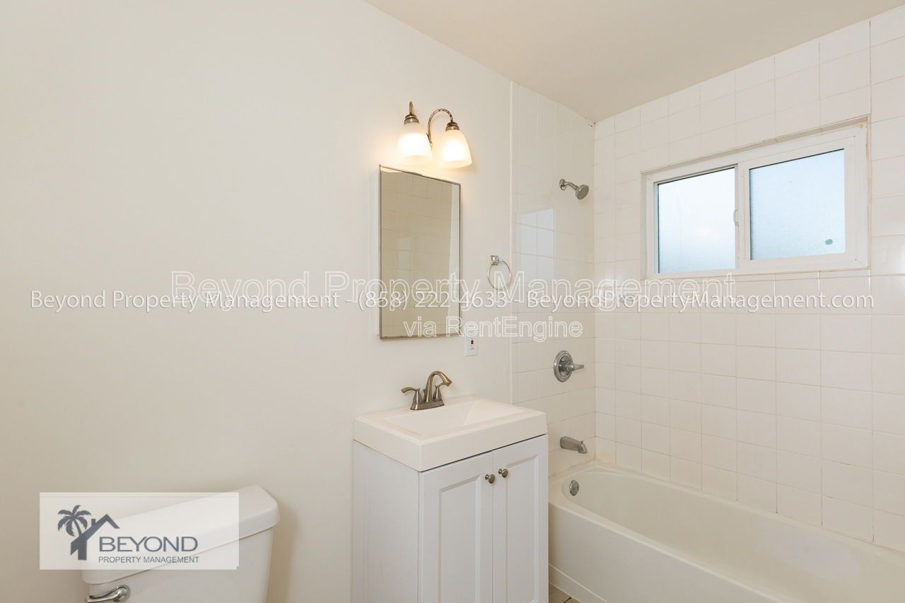 BIKE TO THE BEACH... LIGHT AND BRIGHT, FULLY UPGRADED CLOSE TO ALL - PETS OKAY!!! property image