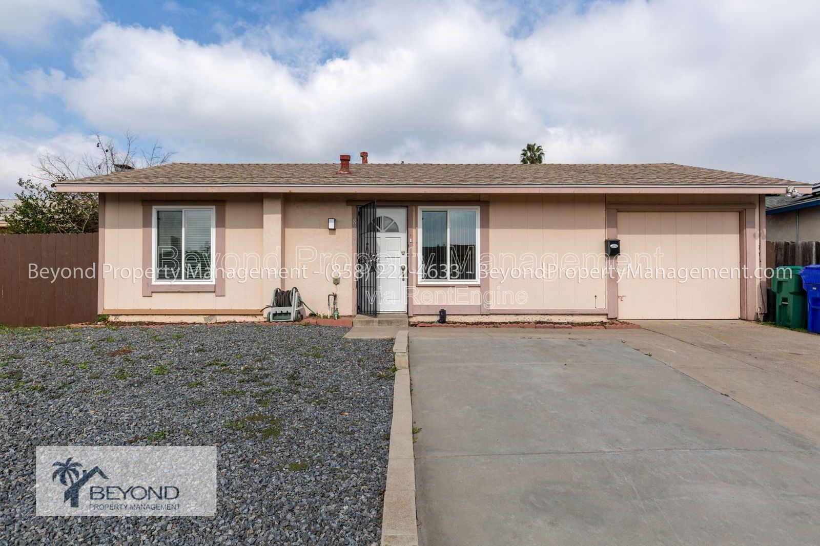 ***LOOK NO FURTHER!!!  3/2  MIRA MESA HOME , OPEN FLOOR PLAN WITH LARGE DRIVEWAY ONE CAR GARAGE, READY NOW!!!*** property image