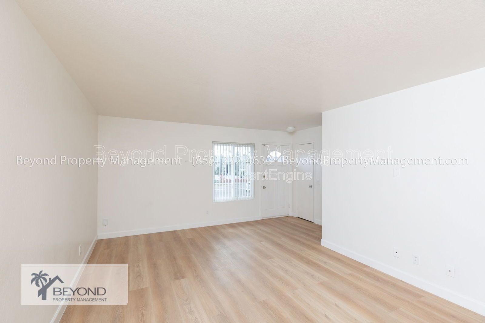 ***LOOK NO FURTHER!!!  3/2  MIRA MESA HOME , OPEN FLOOR PLAN WITH LARGE DRIVEWAY ONE CAR GARAGE, READY NOW!!!*** property image