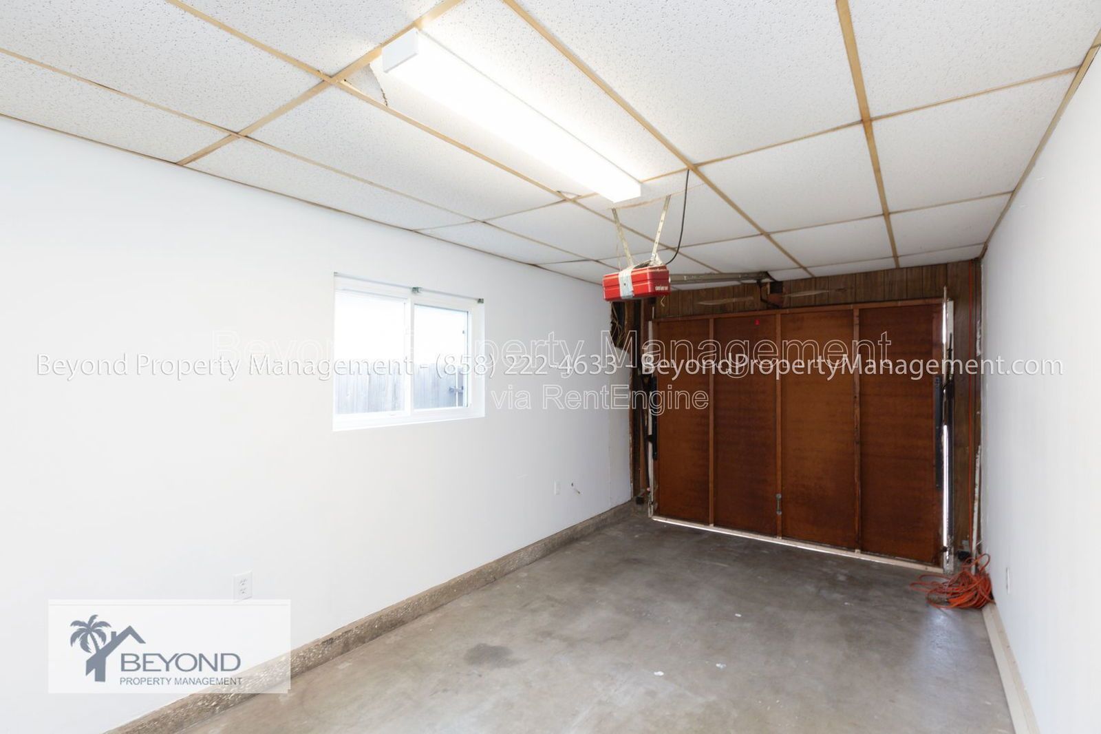 ***LOOK NO FURTHER!!!  3/2  MIRA MESA HOME , OPEN FLOOR PLAN WITH LARGE DRIVEWAY ONE CAR GARAGE, READY NOW!!!*** property image