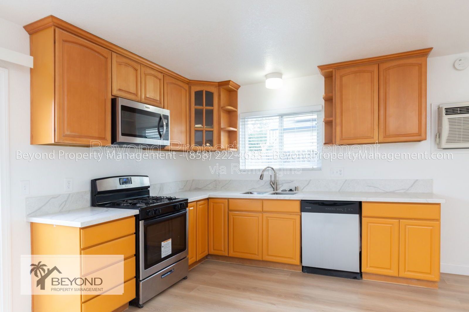 ***LOOK NO FURTHER!!!  3/2  MIRA MESA HOME , OPEN FLOOR PLAN WITH LARGE DRIVEWAY ONE CAR GARAGE, READY NOW!!!*** property image