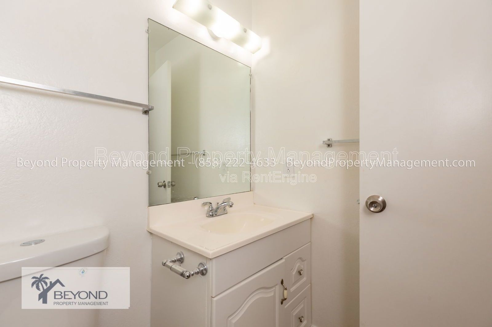 ***LOOK NO FURTHER!!!  3/2  MIRA MESA HOME , OPEN FLOOR PLAN WITH LARGE DRIVEWAY ONE CAR GARAGE, READY NOW!!!*** property image