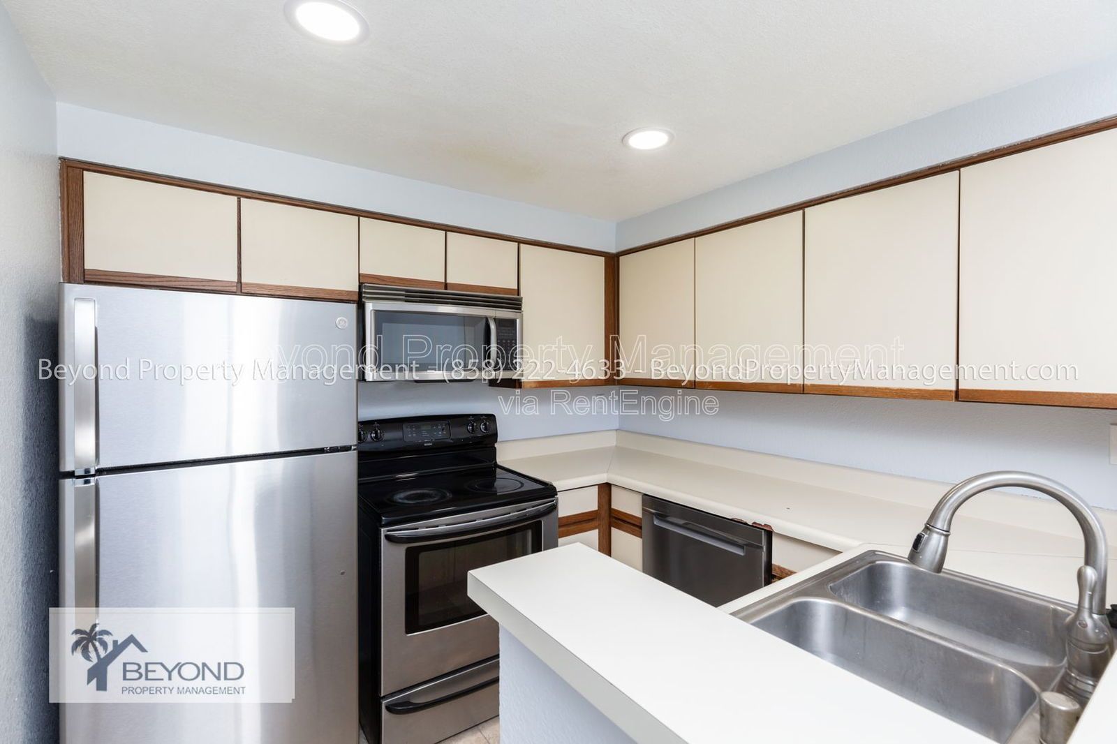 THE VENETIAN ***LOCATION! LOCATON!  RARELY AVAILABLE*** 2 bed/2.5 BATH  IN THE HEART OF UTC property image