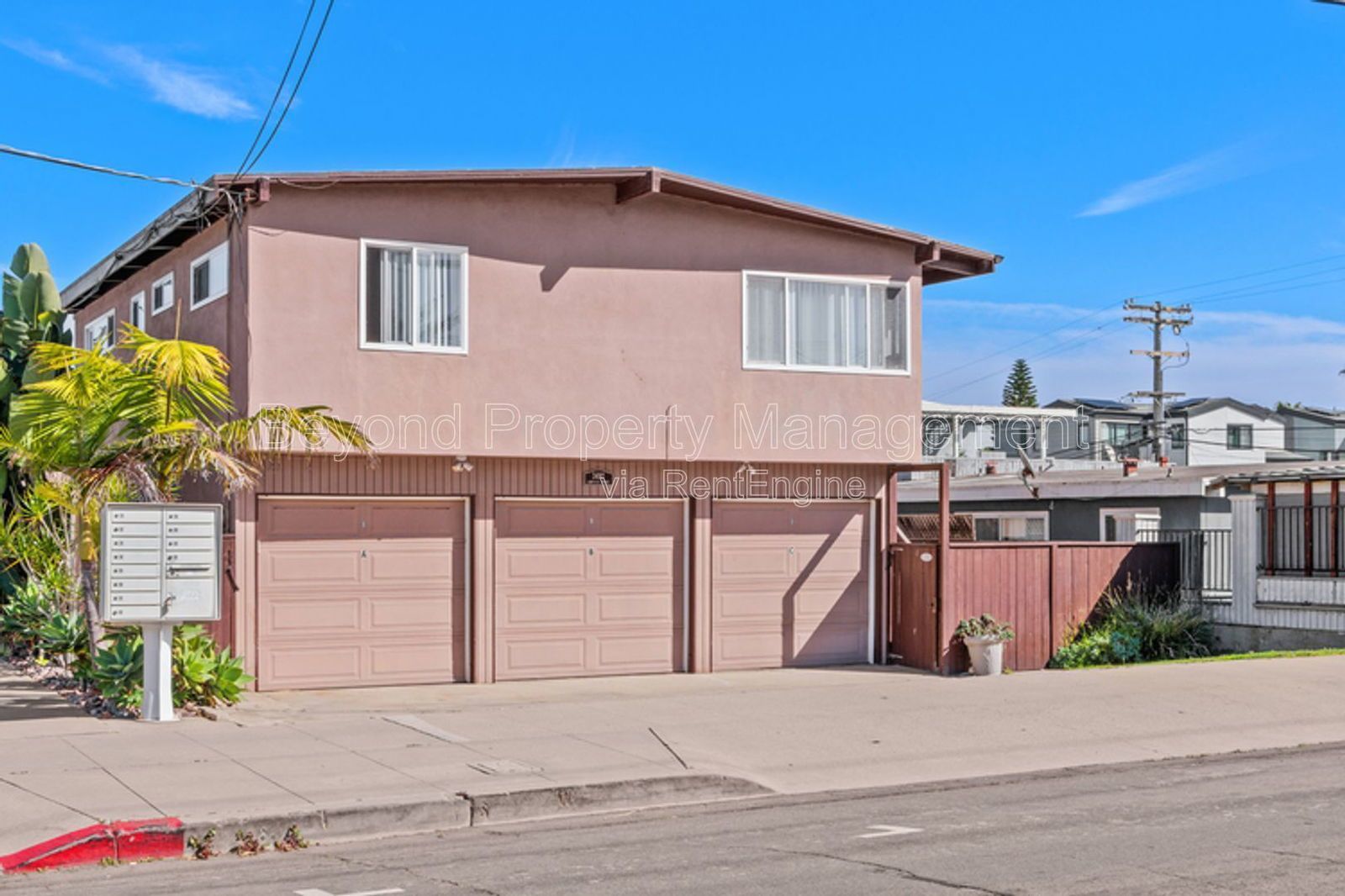 !!!! ONE BLOCK TO BEACH - ONE CAR GARAGE - VAULTED CEILINGS - PET FRIENDLY - ACT NOW!!!! property image