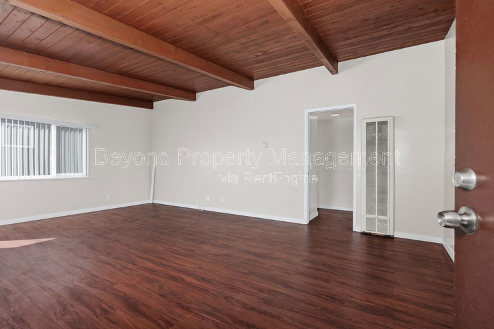 !!!! ONE BLOCK TO BEACH - ONE CAR GARAGE - VAULTED CEILINGS - PET FRIENDLY - ACT NOW!!!! property image