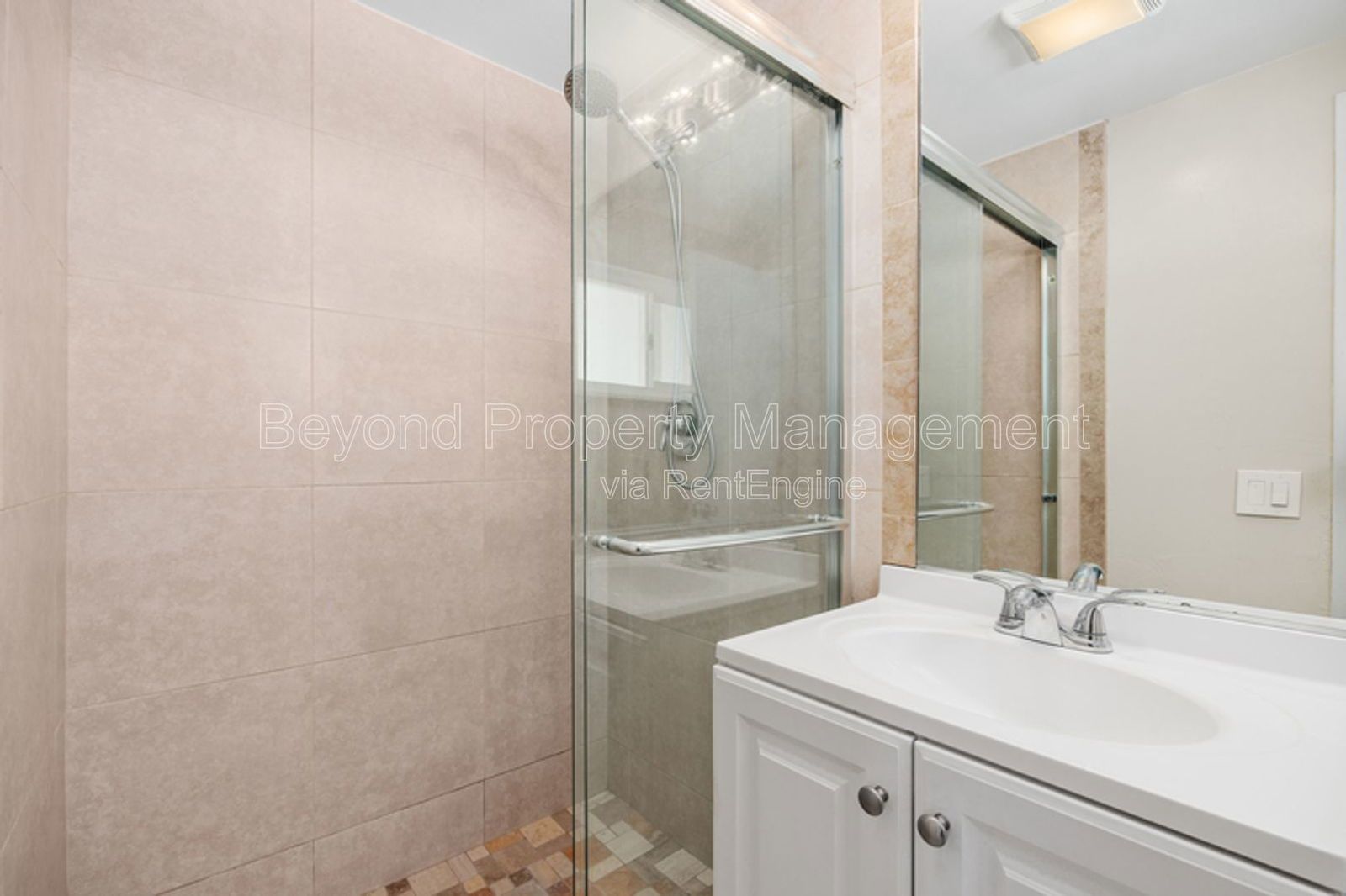 !!!! ONE BLOCK TO BEACH - ONE CAR GARAGE - VAULTED CEILINGS - PET FRIENDLY - ACT NOW!!!! property image