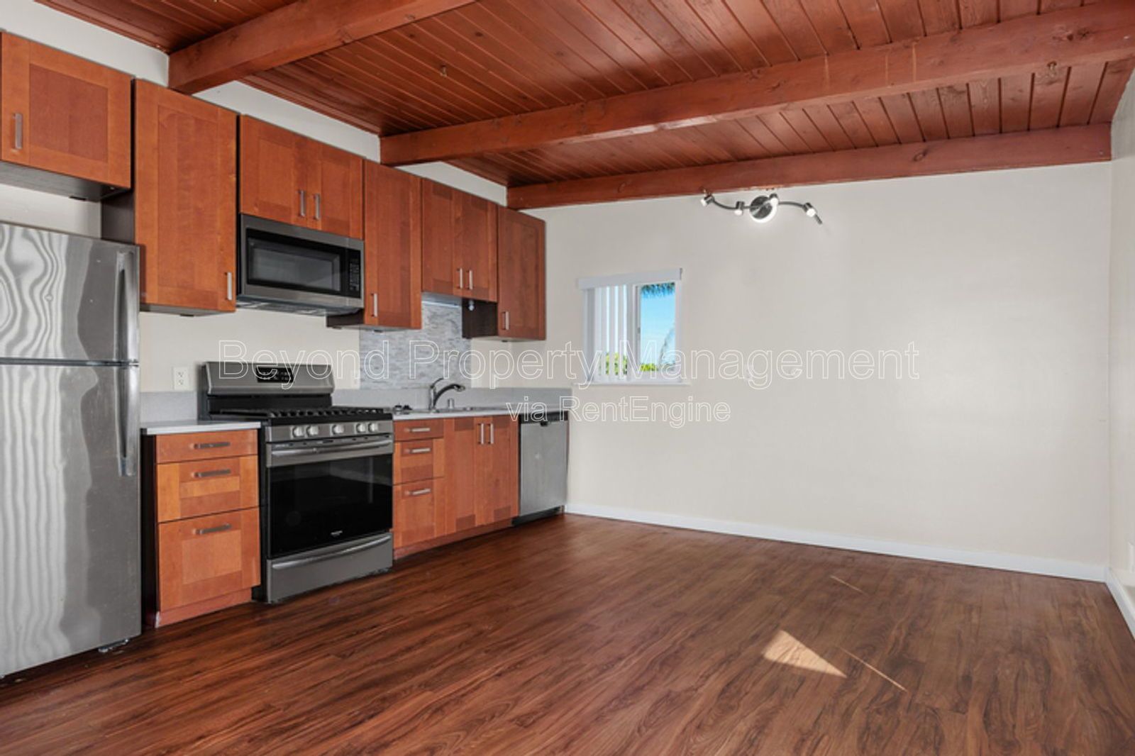 !!!! ONE BLOCK TO BEACH - ONE CAR GARAGE - VAULTED CEILINGS - PET FRIENDLY - ACT NOW!!!! property image