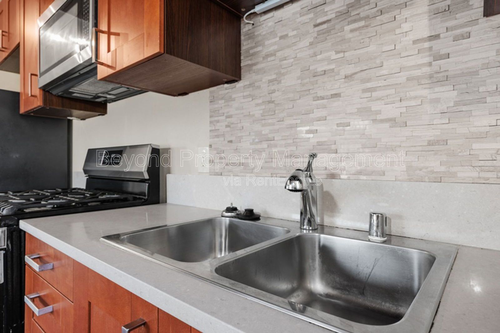 !!!! ONE BLOCK TO BEACH - ONE CAR GARAGE - VAULTED CEILINGS - PET FRIENDLY - ACT NOW!!!! property image