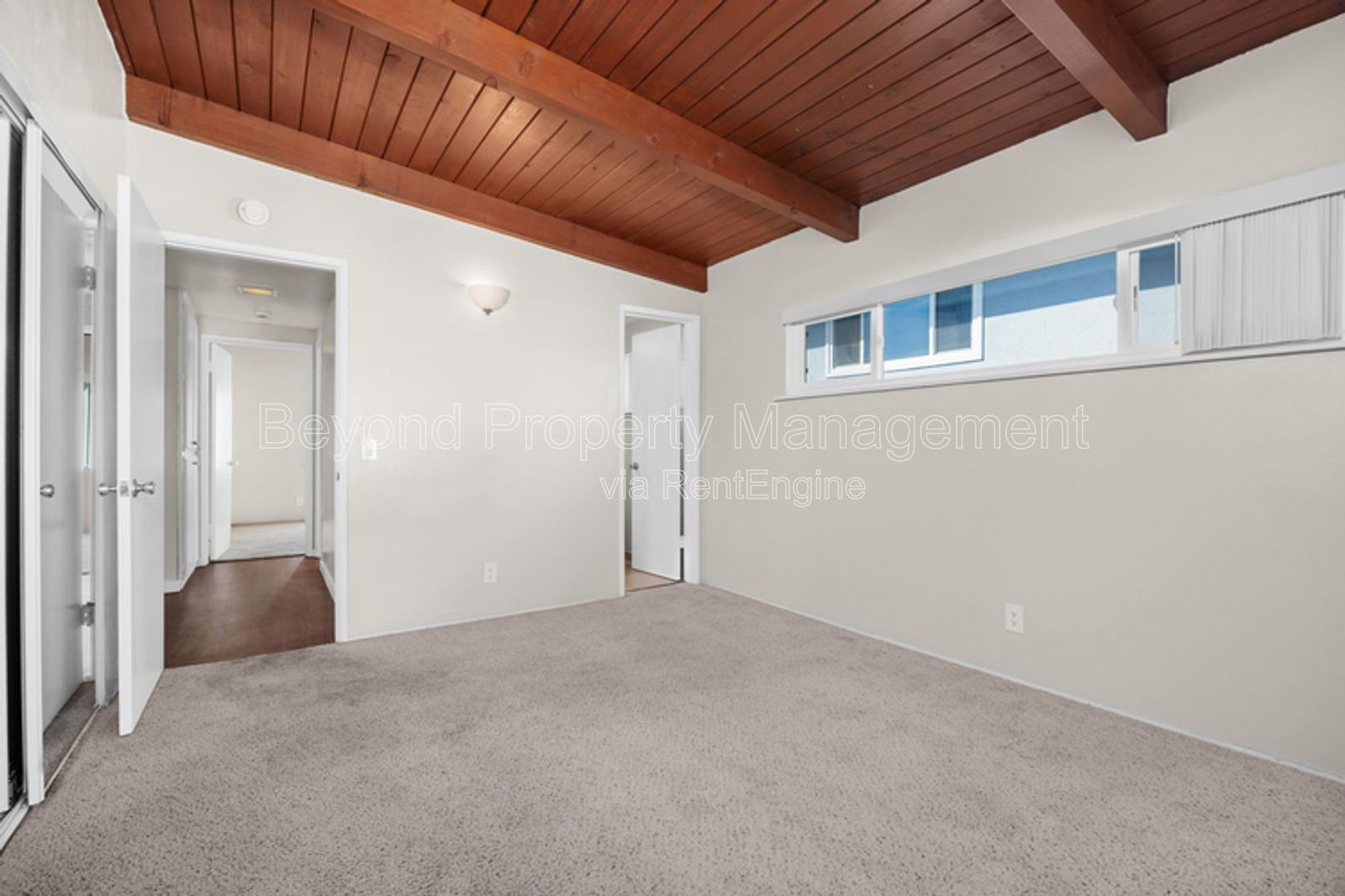 !!!! ONE BLOCK TO BEACH - ONE CAR GARAGE - VAULTED CEILINGS - PET FRIENDLY - ACT NOW!!!! property image